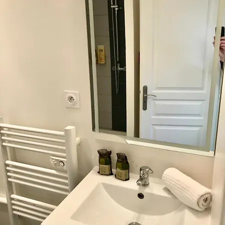 Apartment 2 Bdr In The City Center Nice