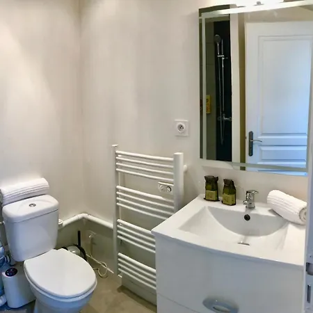 2 Bdr In The City Center Nice
