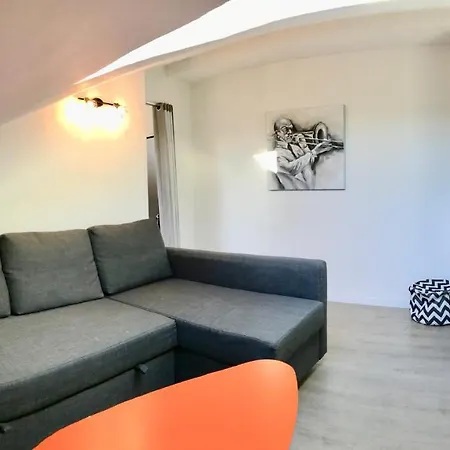 2 Bdr In The City Center *